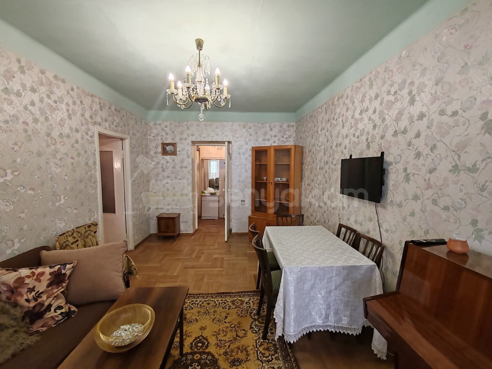 3 Սենյականոց Բնակարան Քարե Շենքում, 80քմ, 4/5 հարկ, Նորմալ Վիճակում, Կահավորված