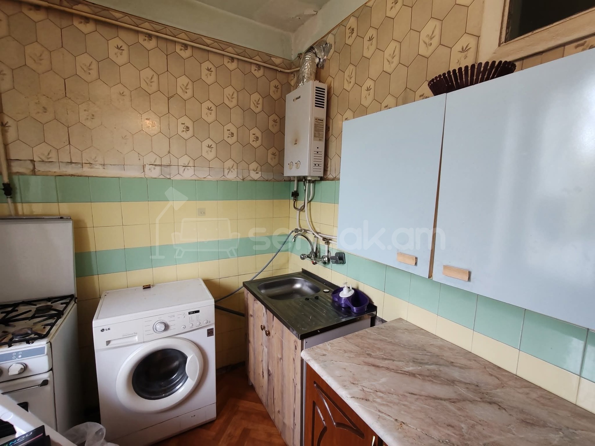 3 Սենյականոց Բնակարան Քարե Շենքում, 80քմ, 4/5 հարկ, Նորմալ Վիճակում, Կահավորված