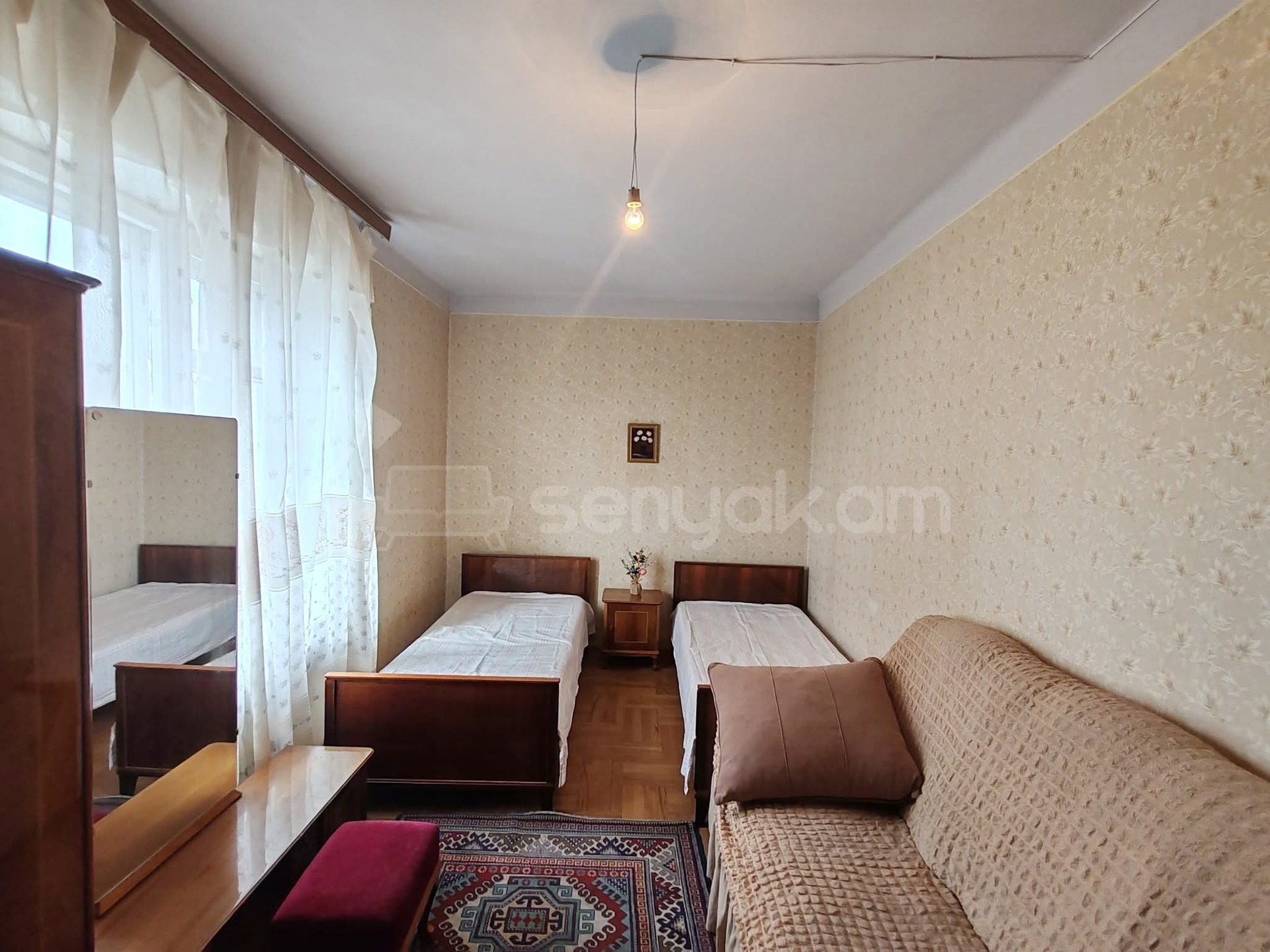 3 Սենյականոց Բնակարան Քարե Շենքում, 80քմ, 4/5 հարկ, Նորմալ Վիճակում, Կահավորված