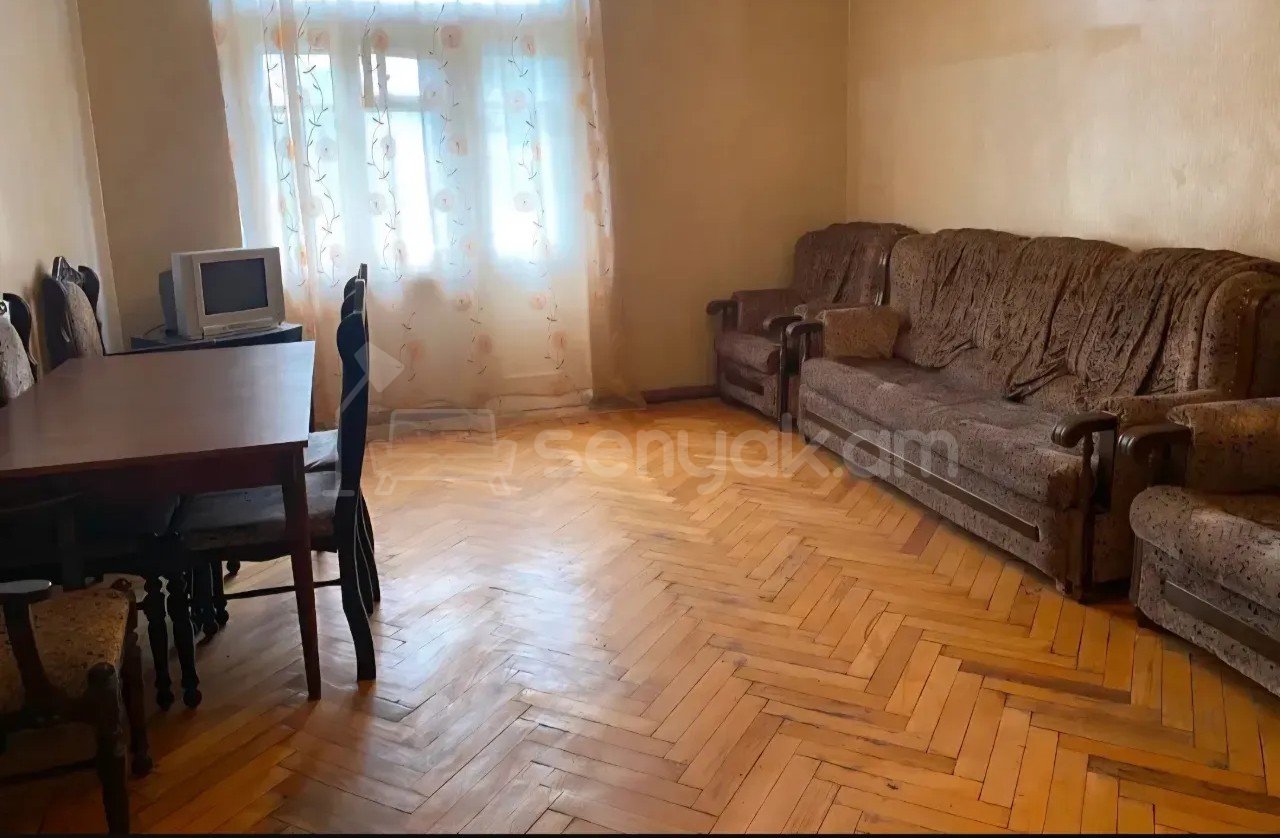 1 Սենյականոց Բնակարան Քարե Շենքում, 39քմ, 3/5 հարկ, Պետական Վիճակում