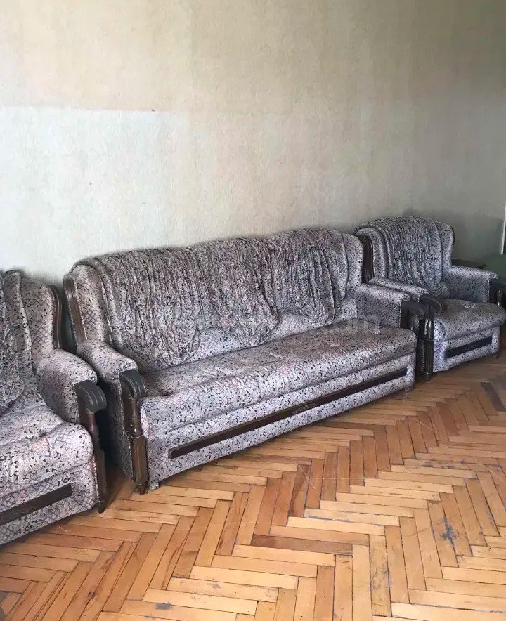 1 Սենյականոց Բնակարան Քարե Շենքում, 39քմ, 3/5 հարկ, Պետական Վիճակում