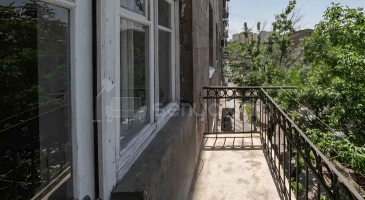 1 Սենյականոց Բնակարան Քարե Շենքում, 39քմ, 3/5 հարկ, Պետական Վիճակում