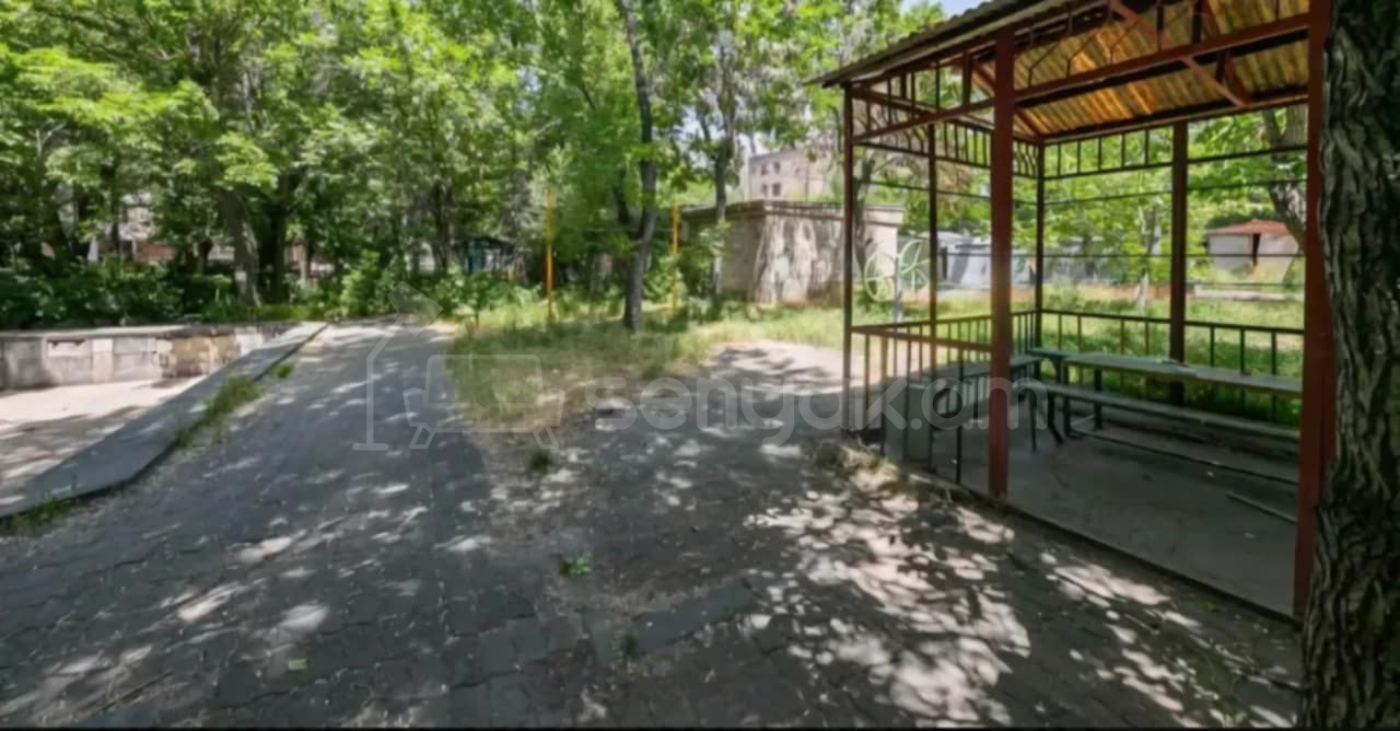 1 Սենյականոց Բնակարան Քարե Շենքում, 39քմ, 3/5 հարկ, Պետական Վիճակում