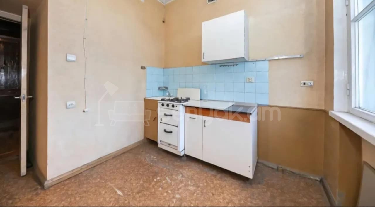 1 Սենյականոց Բնակարան Քարե Շենքում, 39քմ, 3/5 հարկ, Պետական Վիճակում