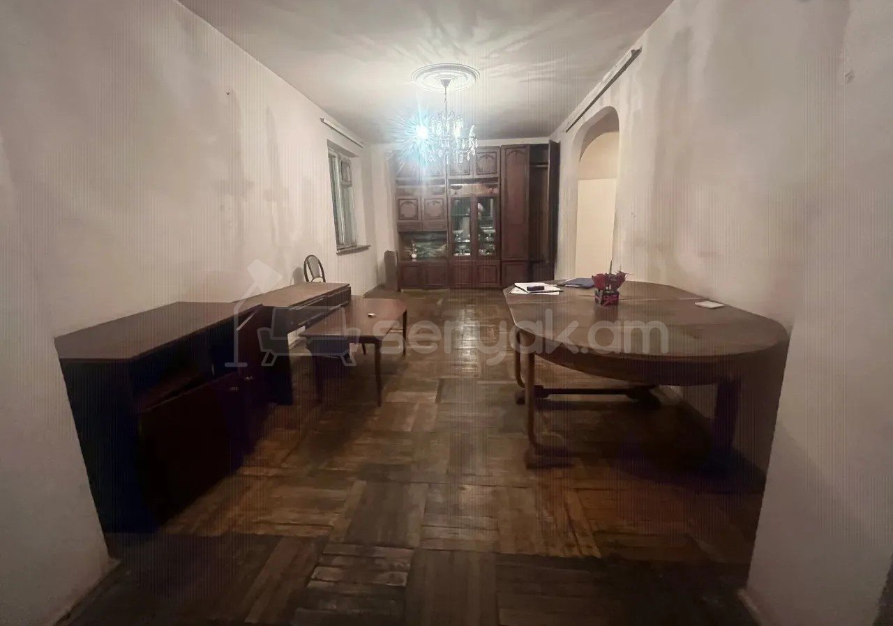 2 Սենյականոց Բնակարան, 50քմ, 3/5 հարկ, Պետական Վիճակում