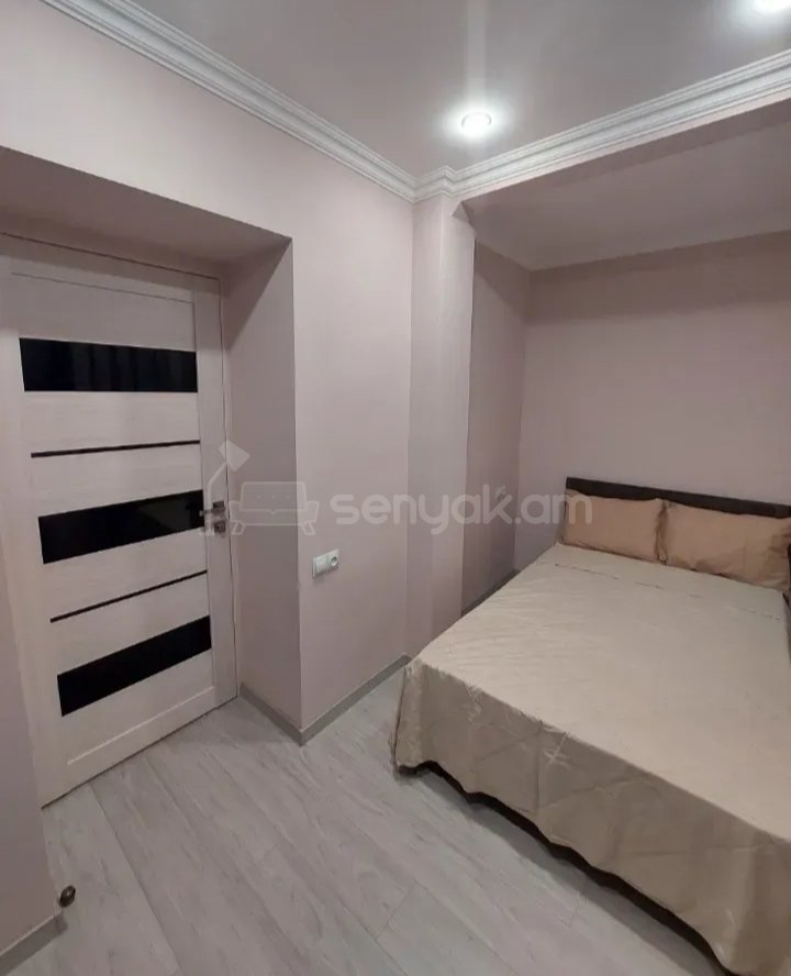 2 Սենյականոց Բնակարան Քարե Շենքում, 40քմ, 3/4 հարկ, Դիզայներական Վերանորոգված, Կահավորված