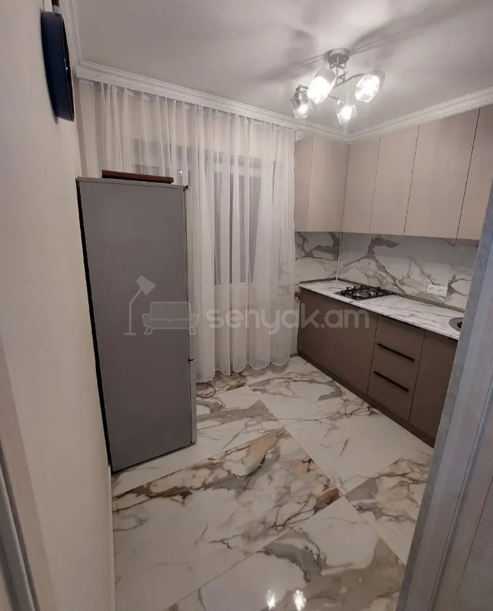 2 Սենյականոց Բնակարան Քարե Շենքում, 40քմ, 3/4 հարկ, Դիզայներական Վերանորոգված, Կահավորված