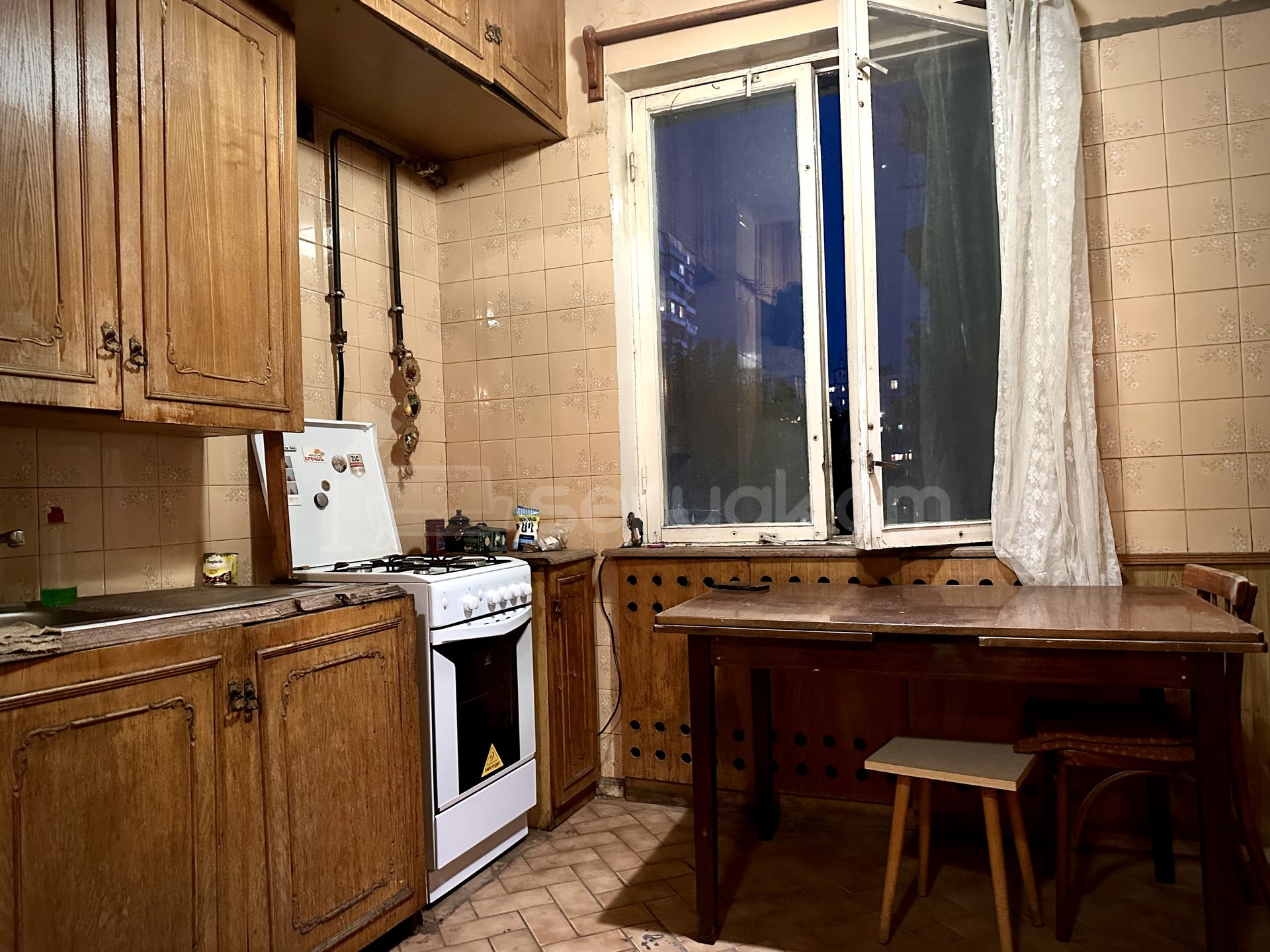 3 Սենյականոց Բնակարան Քարե Շենքում, 76քմ, 3/4 հարկ, Զրոյական Վիճակում