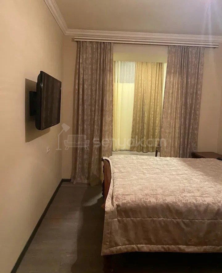 3 Սենյականոց Բնակարան Քարե Շենքում, 90քմ, 1/5 հարկ, Կապիտալ Վերանորոգված