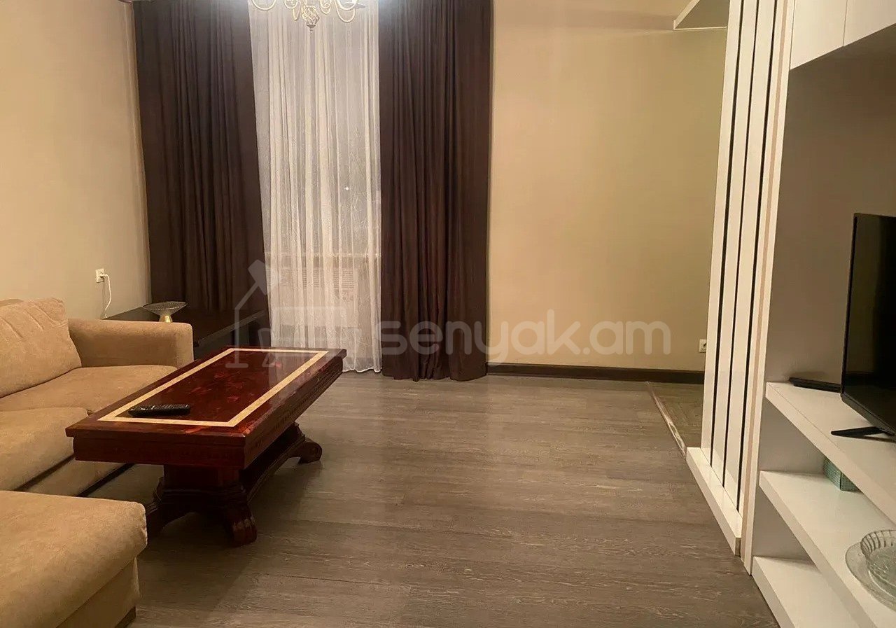 3 Սենյականոց Բնակարան Քարե Շենքում, 90քմ, 1/5 հարկ, Կապիտալ Վերանորոգված