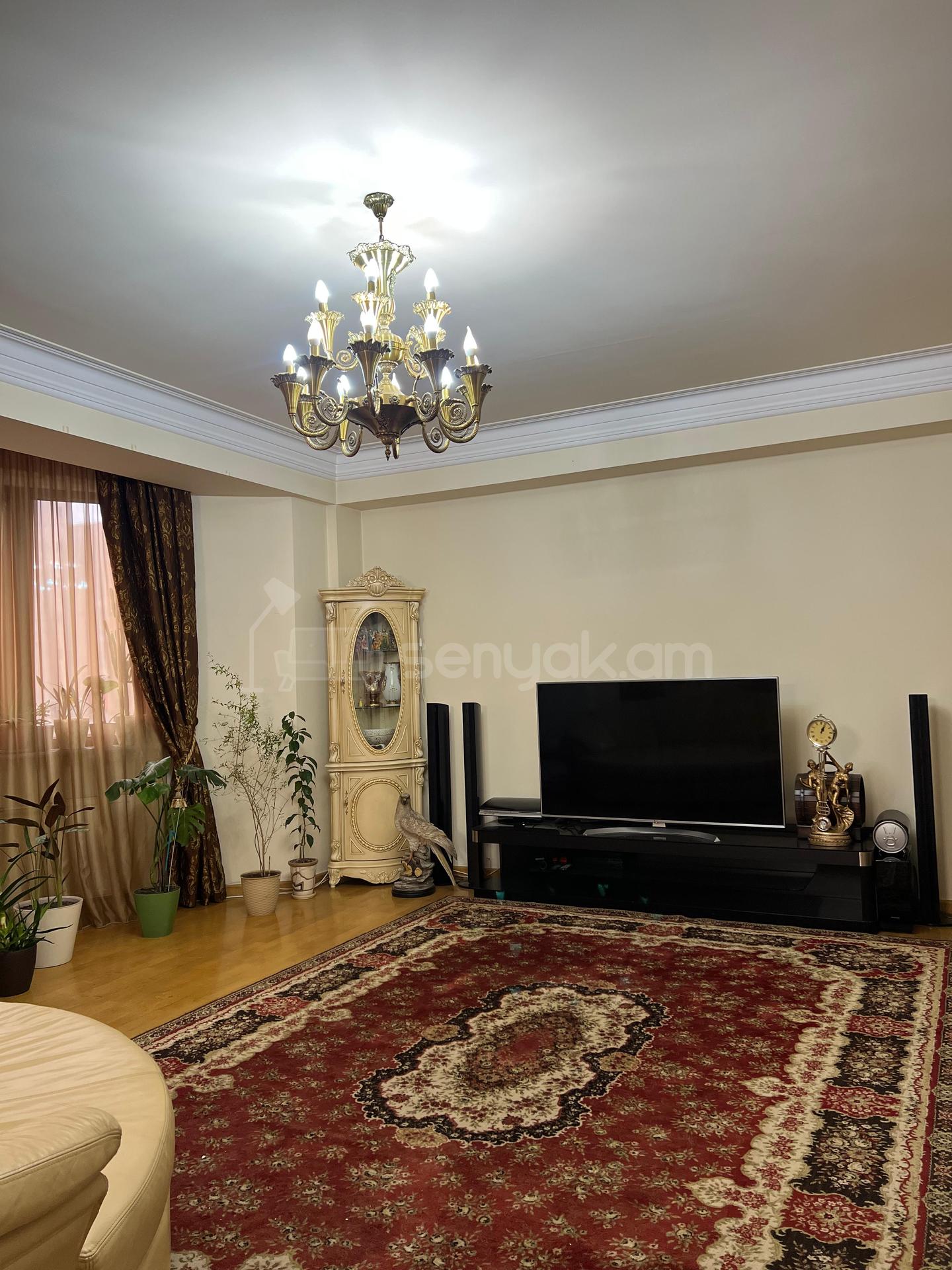 4 Սենյականոց Բնակարան, 200քմ, 3/10 հարկ, Դիզայներական Վերանորոգված, Կահավորված, Արևկող