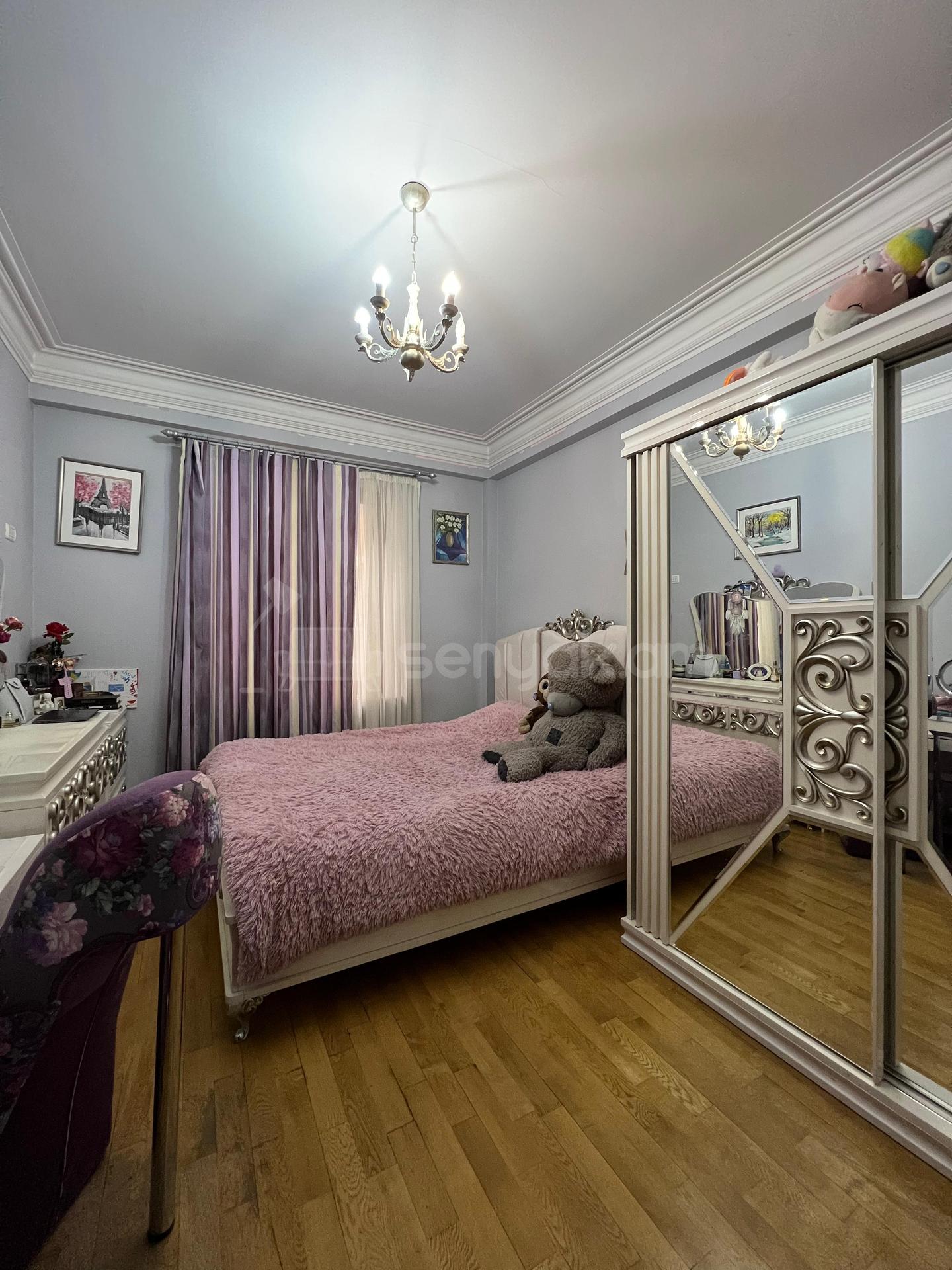 4 Սենյականոց Բնակարան, 200քմ, 3/10 հարկ, Դիզայներական Վերանորոգված, Կահավորված, Արևկող