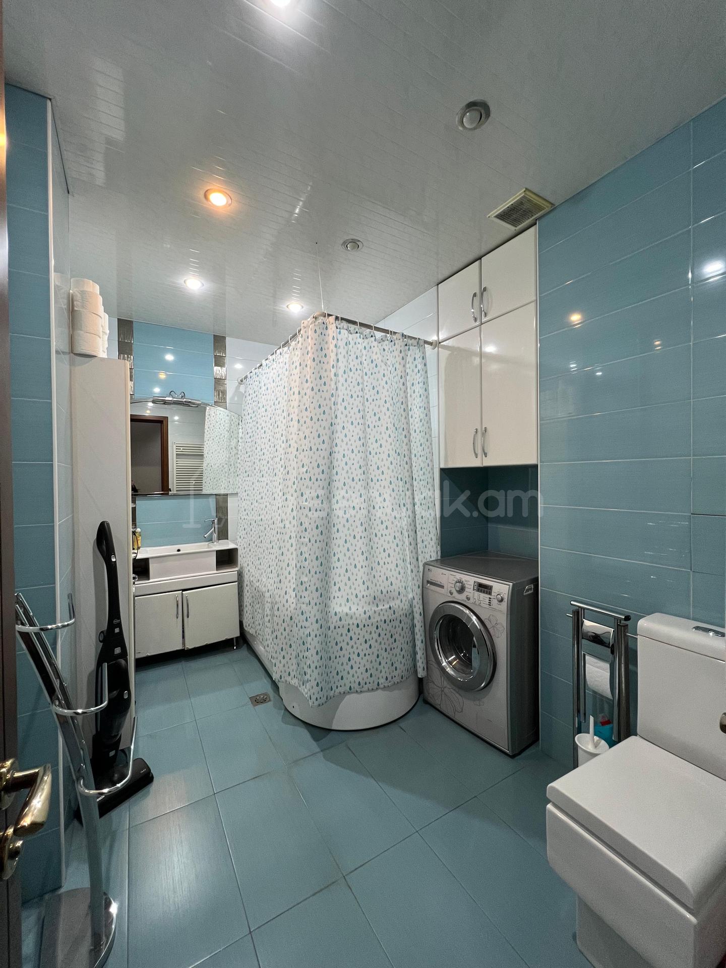 4 Սենյականոց Բնակարան, 200քմ, 3/10 հարկ, Դիզայներական Վերանորոգված, Կահավորված, Արևկող