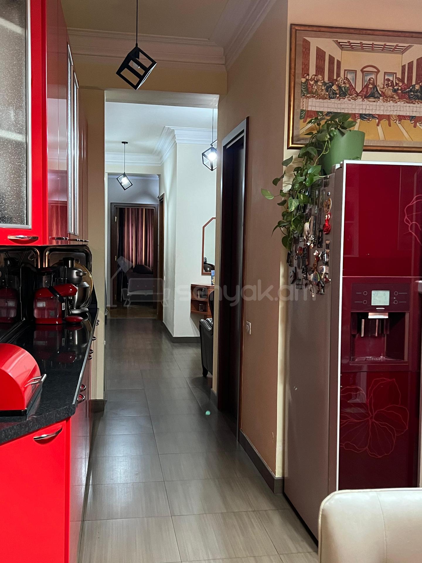 4 Սենյականոց Բնակարան, 200քմ, 3/10 հարկ, Դիզայներական Վերանորոգված, Կահավորված, Արևկող