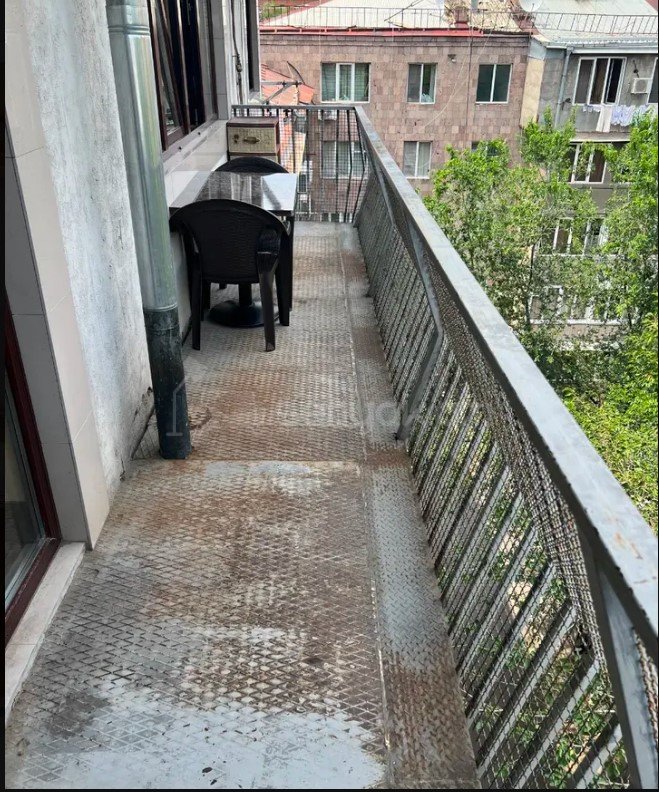 3 Սենյականոց Բնակարան Քարե Շենքում, 80քմ, 5/5 հարկ, Կապիտալ Վերանորոգված, Կահավորված