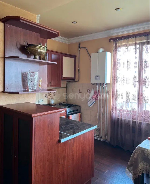 3 Սենյականոց Բնակարան Քարե Շենքում, 80քմ, 5/5 հարկ, Կապիտալ Վերանորոգված, Կահավորված