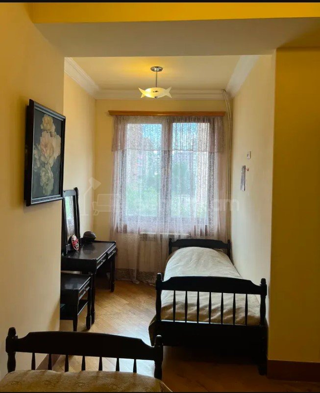 3 Սենյականոց Բնակարան Քարե Շենքում, 80քմ, 5/5 հարկ, Կապիտալ Վերանորոգված, Կահավորված