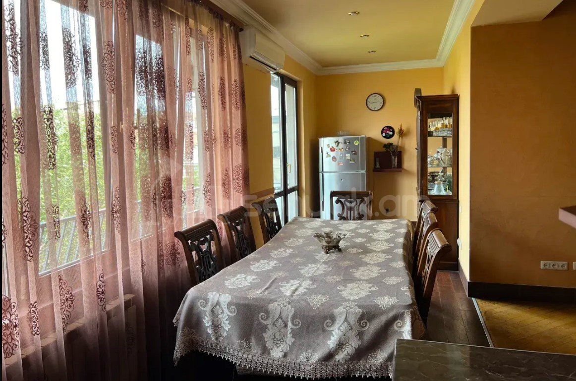 3 Սենյականոց Բնակարան Քարե Շենքում, 80քմ, 5/5 հարկ, Կապիտալ Վերանորոգված, Կահավորված