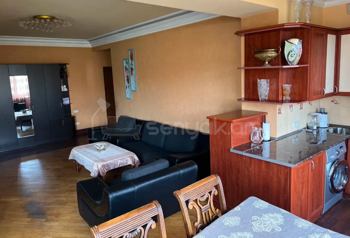 3 Սենյականոց Բնակարան Քարե Շենքում, 80քմ, 5/5 հարկ, Կապիտալ Վերանորոգված, Կահավորված