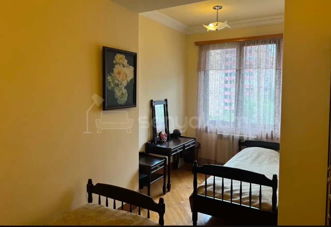 3 Սենյականոց Բնակարան Քարե Շենքում, 80քմ, 5/5 հարկ, Կապիտալ Վերանորոգված, Կահավորված