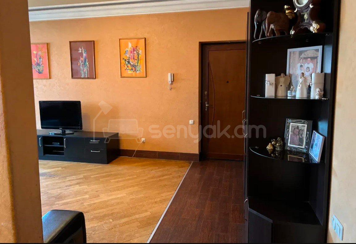 3 Սենյականոց Բնակարան Քարե Շենքում, 80քմ, 5/5 հարկ, Կապիտալ Վերանորոգված, Կահավորված