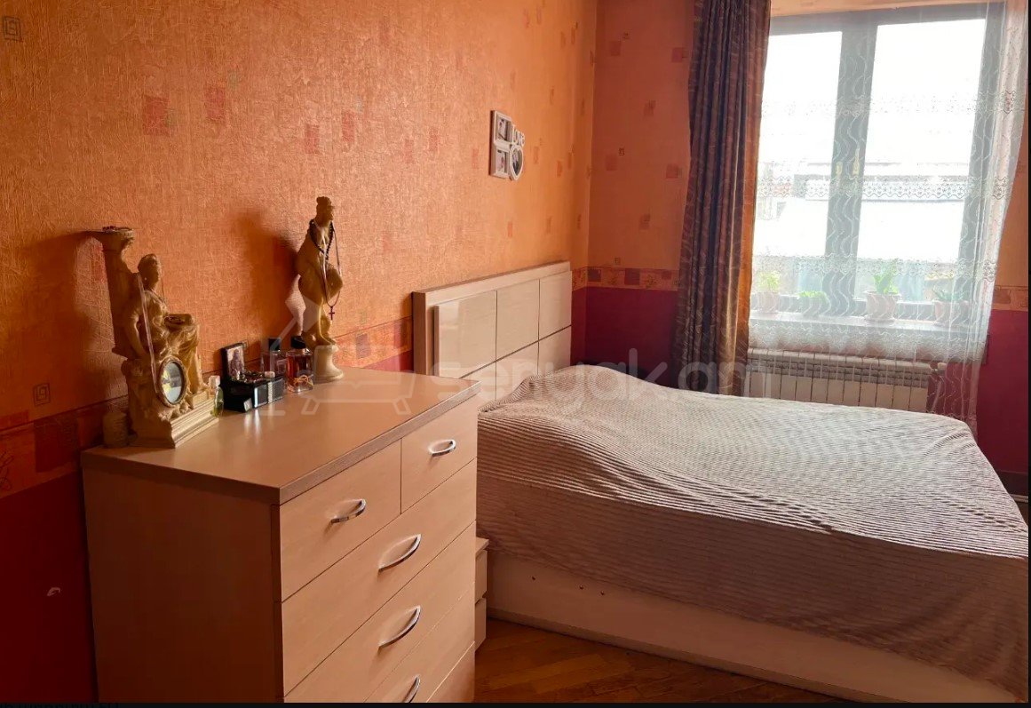 3 Սենյականոց Բնակարան Քարե Շենքում, 80քմ, 5/5 հարկ, Կապիտալ Վերանորոգված, Կահավորված