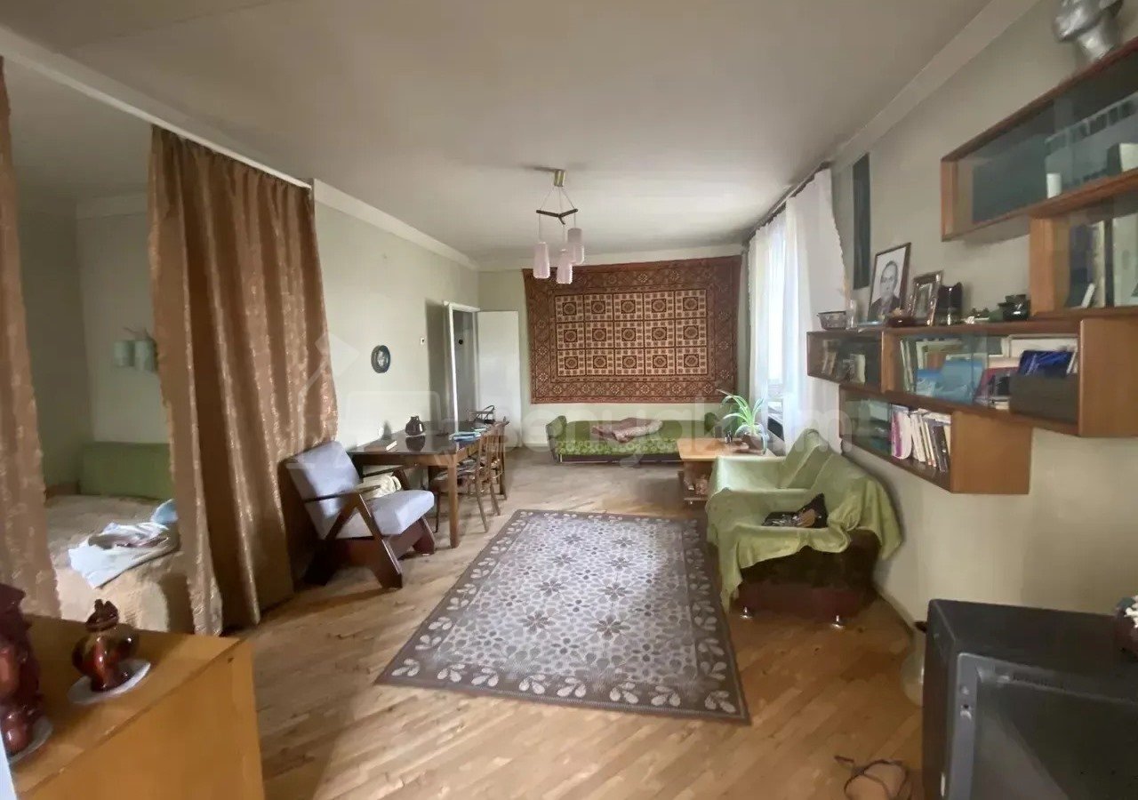 2 Սենյականոց Բնակարան Քարե Շենքում, 57քմ, 2/5 հարկ, Պետական Վիճակում