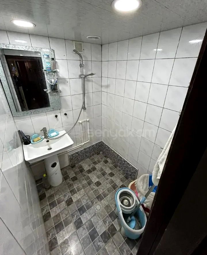 5 Սենյականոց Բնակարան Քարե Շենքում, 100քմ, 4/5 հարկ, Կոսմետիկ Վերանորոգված