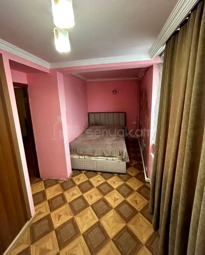 5 Սենյականոց Բնակարան Քարե Շենքում, 100քմ, 4/5 հարկ, Կոսմետիկ Վերանորոգված