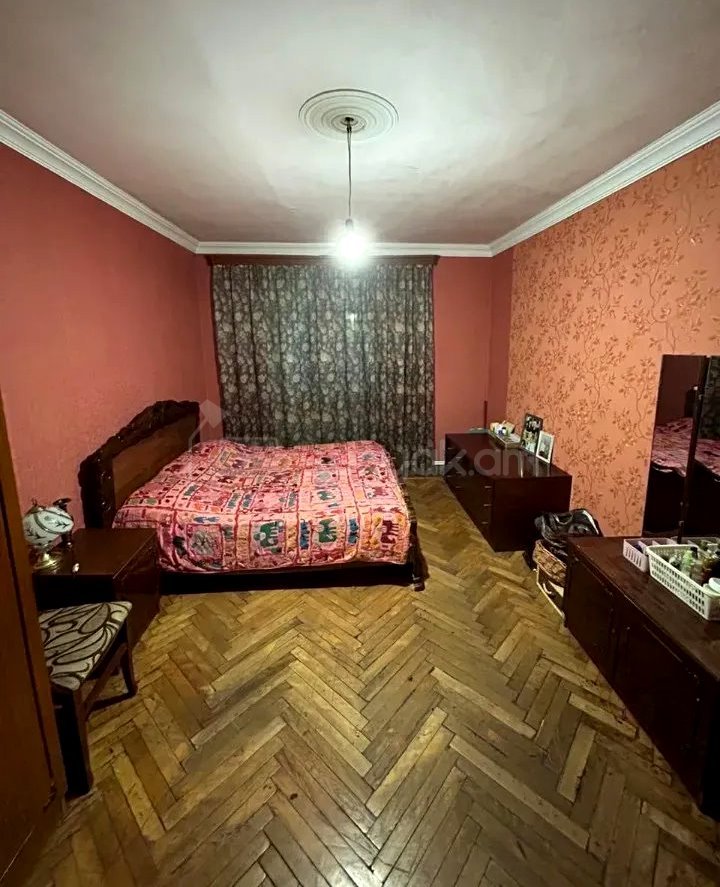 5 Սենյականոց Բնակարան Քարե Շենքում, 100քմ, 4/5 հարկ, Կոսմետիկ Վերանորոգված