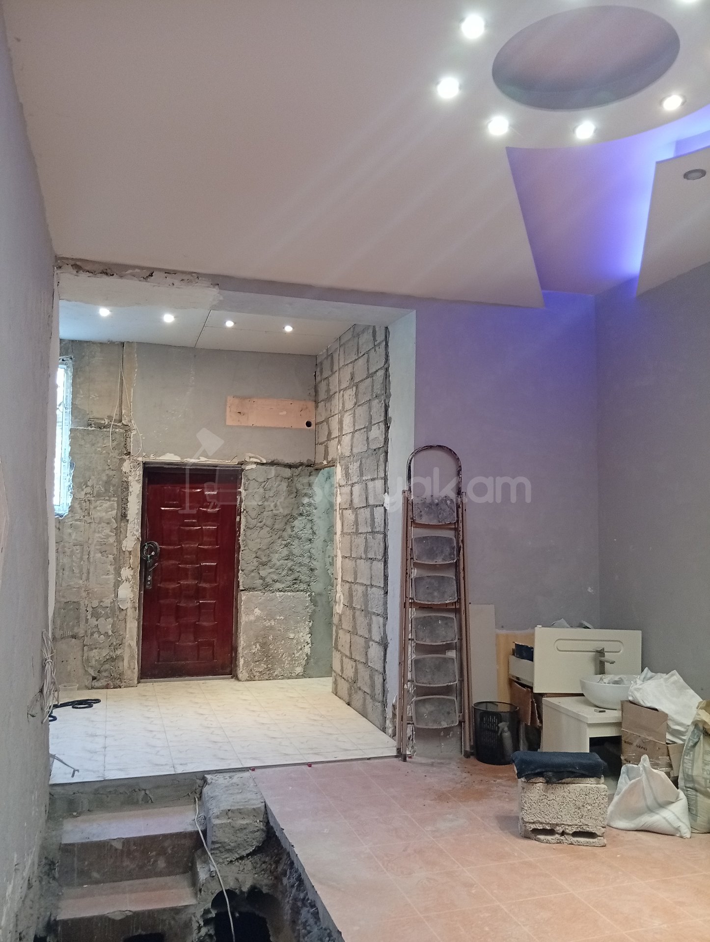 1 Սենյականոց Բնակարան Քարե Շենքում, 30քմ, 1/5 հարկ, Զրոյական Վիճակում