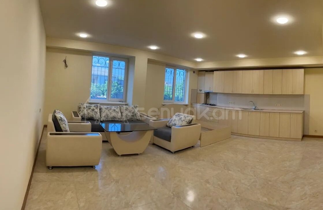 3 Սենյականոց Բնակարան Քարե Շենքում, 60քմ, 1/5 հարկ, Կապիտալ Վերանորոգված, Կահավորված