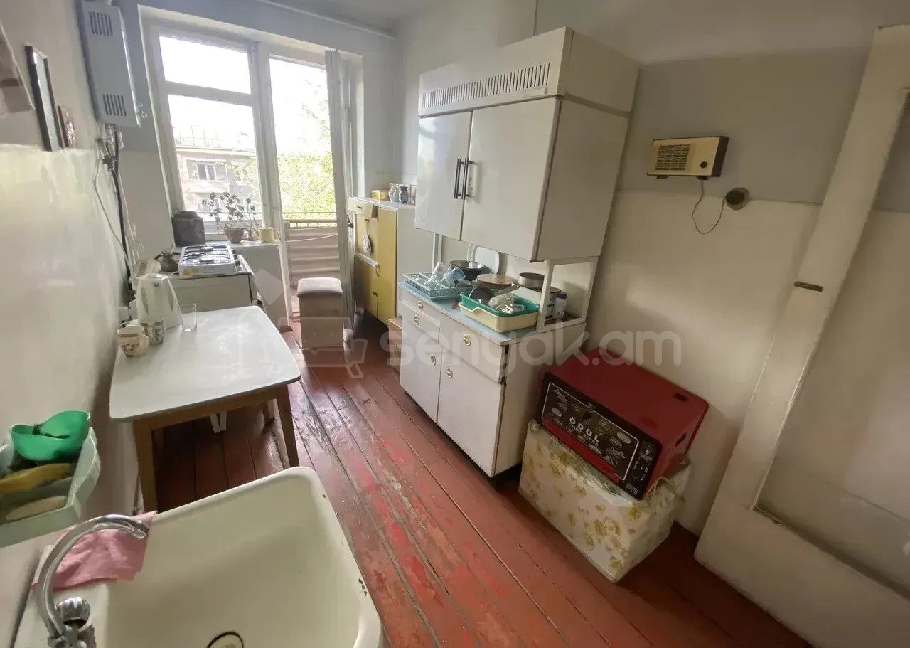 2 Սենյականոց Բնակարան Քարե Շենքում, 57քմ, 2/5 հարկ, Նորմալ Վիճակում