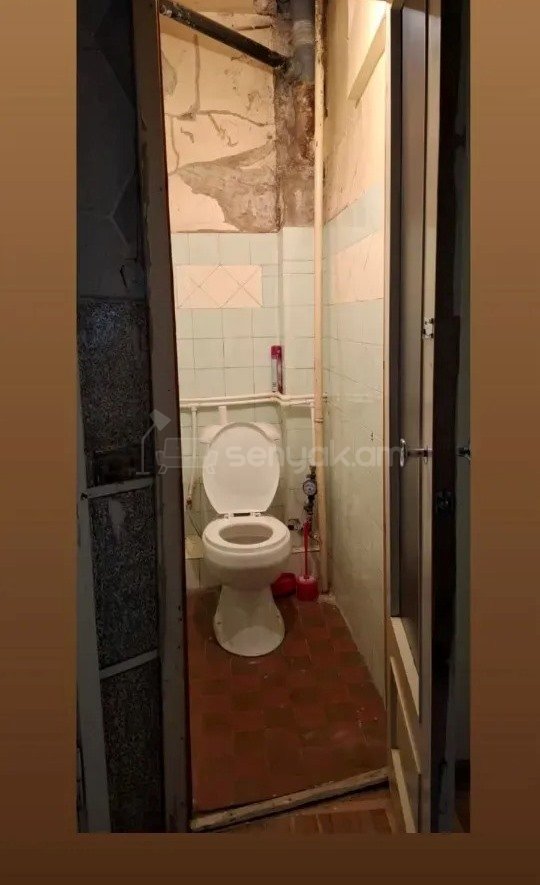 3 Սենյականոց Բնակարան Քարե Շենքում, 75քմ, 1/5 հարկ, Պետական Վիճակում