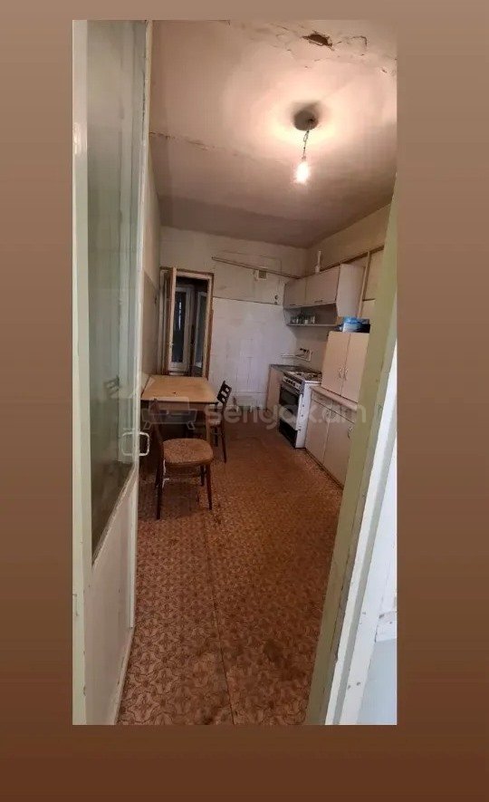 3 Սենյականոց Բնակարան Քարե Շենքում, 75քմ, 1/5 հարկ, Պետական Վիճակում