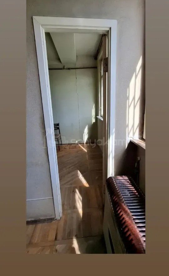 3 Սենյականոց Բնակարան Քարե Շենքում, 75քմ, 1/5 հարկ, Պետական Վիճակում