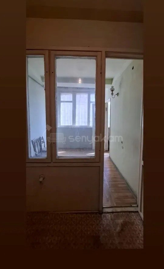 3 Սենյականոց Բնակարան Քարե Շենքում, 75քմ, 1/5 հարկ, Պետական Վիճակում