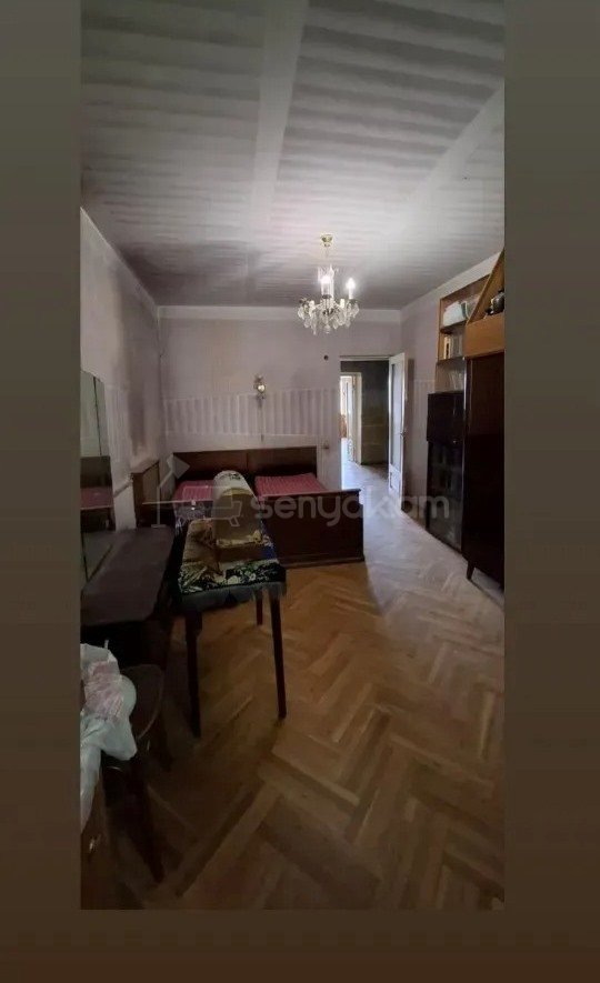 3 Սենյականոց Բնակարան Քարե Շենքում, 75քմ, 1/5 հարկ, Պետական Վիճակում