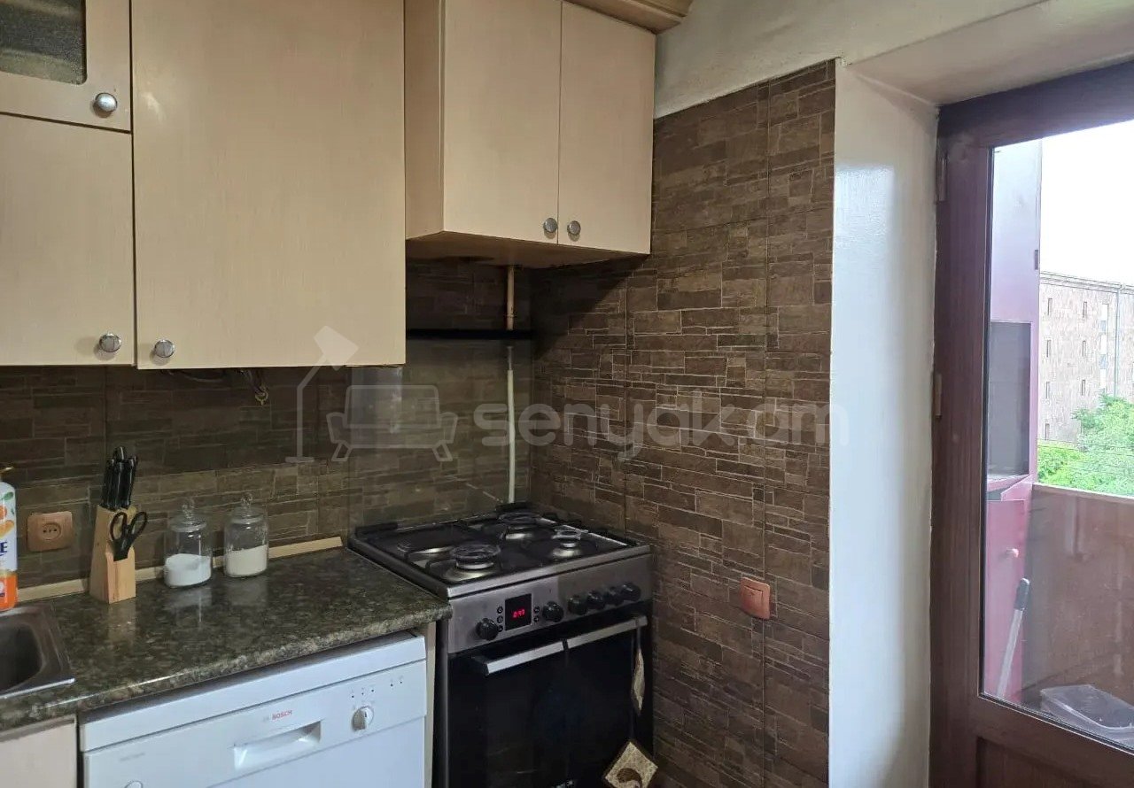 2 Սենյականոց Բնակարան Քարե Շենքում, 53քմ, 5/5 հարկ, Պետական Վիճակում