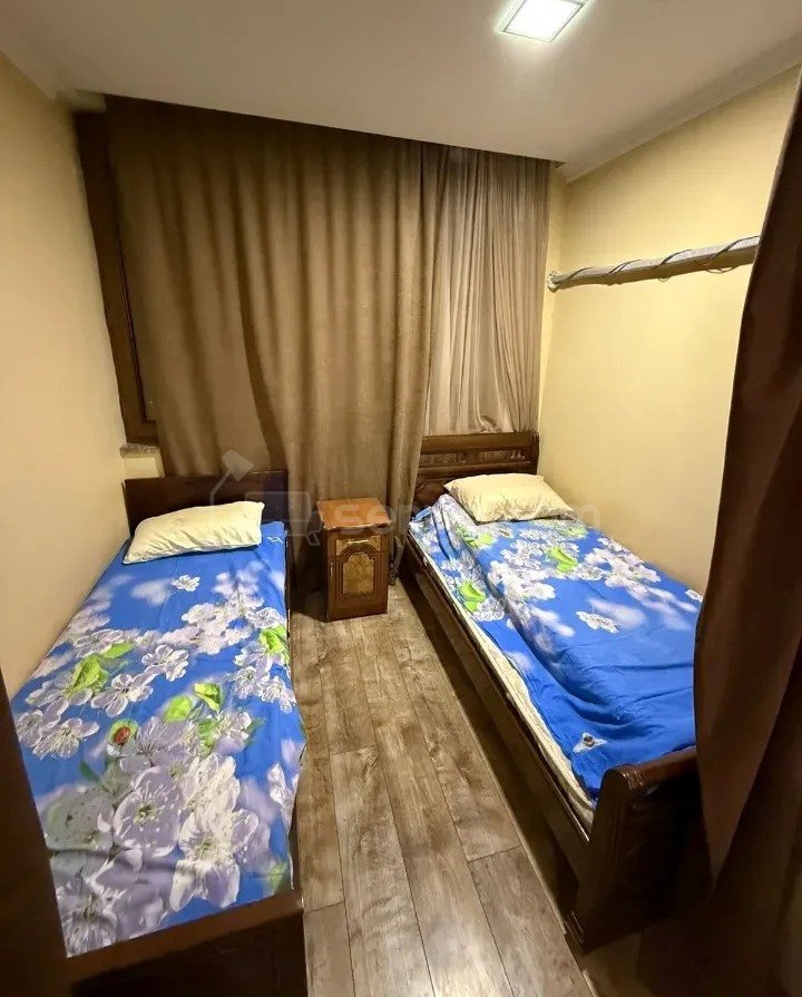 3 Սենյականոց Բնակարան Քարե Շենքում, 55քմ, 3/5 հարկ, Նորմալ Վիճակում