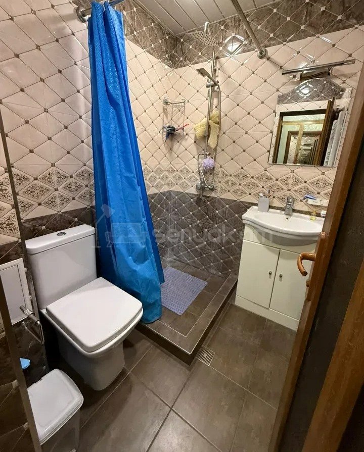 3 Սենյականոց Բնակարան Քարե Շենքում, 55քմ, 3/5 հարկ, Նորմալ Վիճակում