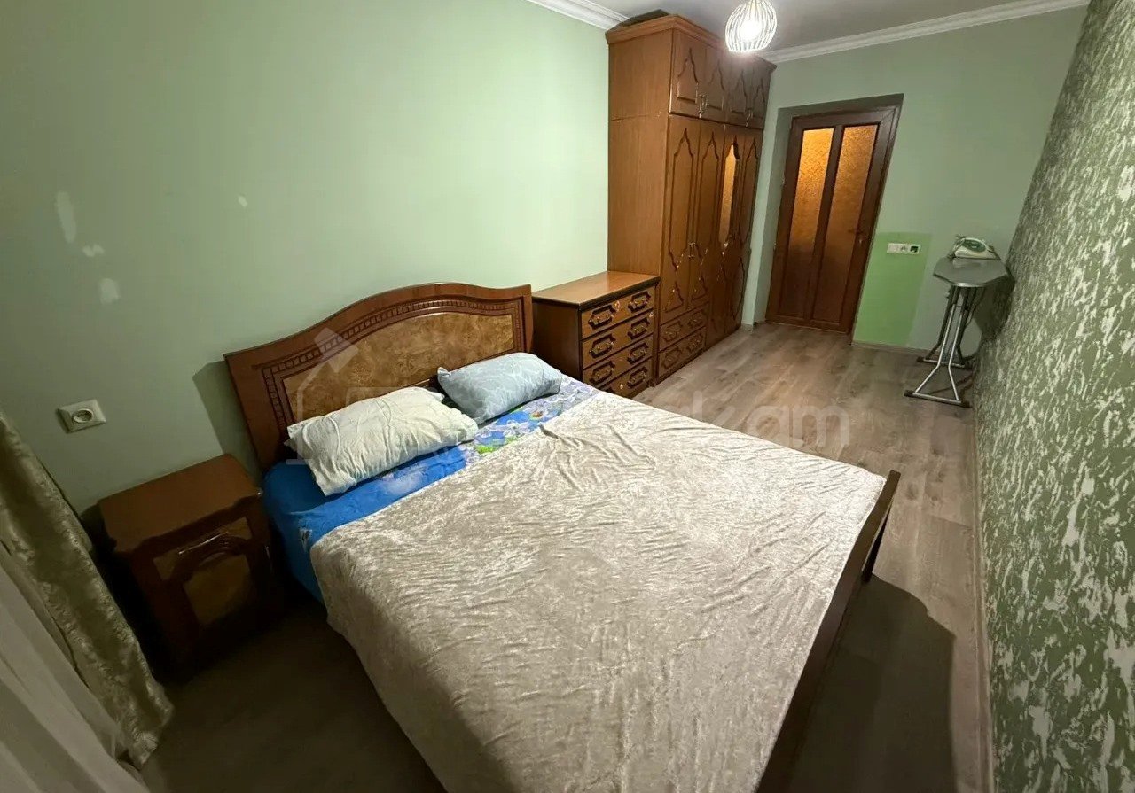 3 Սենյականոց Բնակարան Քարե Շենքում, 55քմ, 3/5 հարկ, Նորմալ Վիճակում