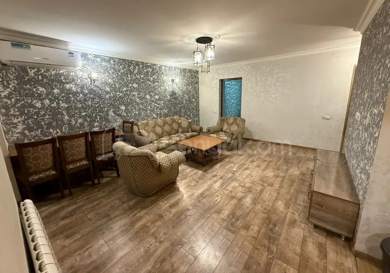 3 Սենյականոց Բնակարան Քարե Շենքում, 55քմ, 3/5 հարկ, Նորմալ Վիճակում