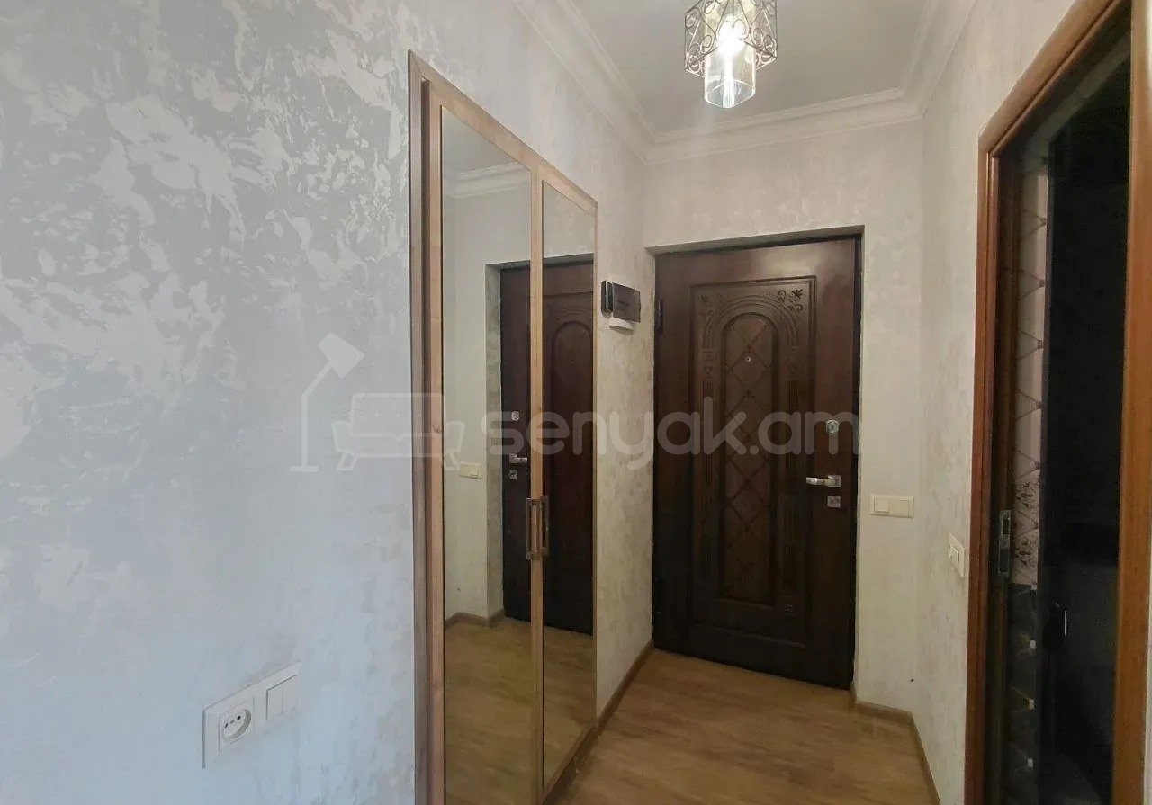 3 Սենյականոց Բնակարան Քարե Շենքում, 55քմ, 3/5 հարկ, Նորմալ Վիճակում