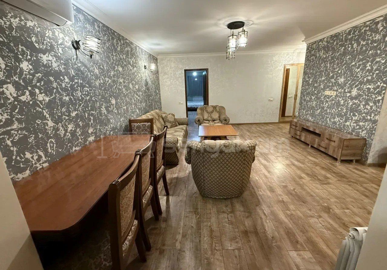 3 Սենյականոց Բնակարան Քարե Շենքում, 55քմ, 3/5 հարկ, Նորմալ Վիճակում