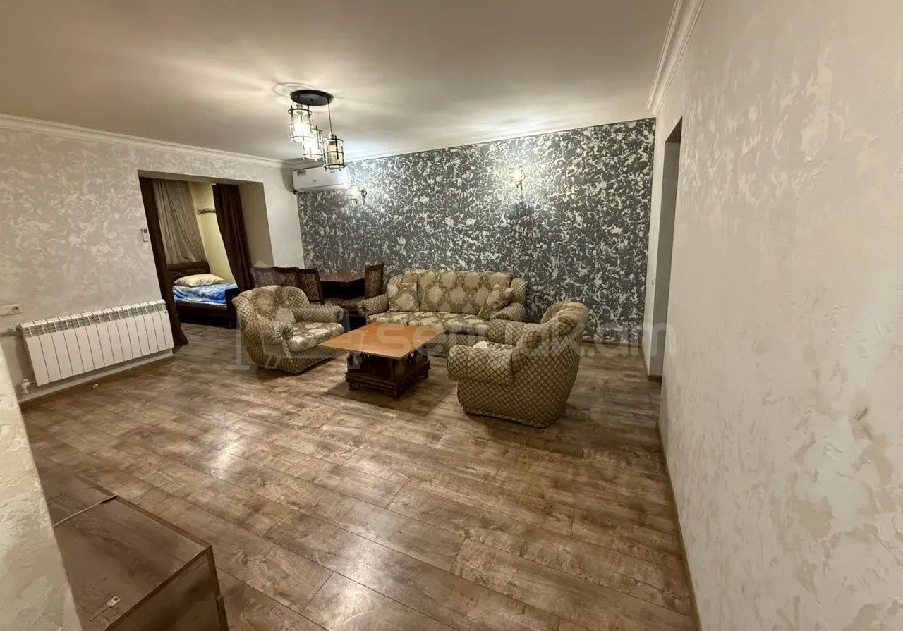 3 Սենյականոց Բնակարան Քարե Շենքում, 55քմ, 3/5 հարկ, Նորմալ Վիճակում