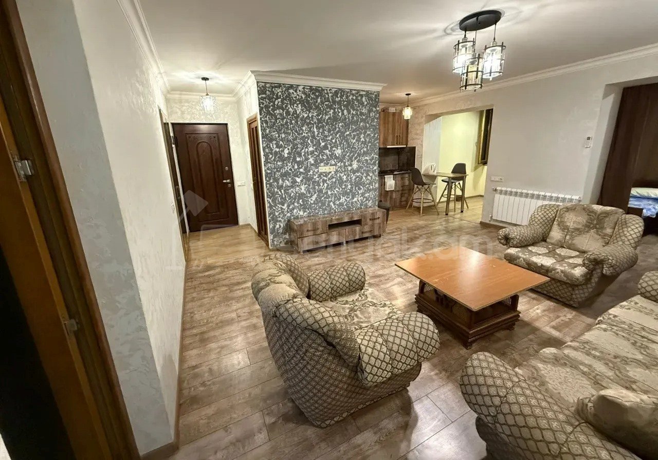 3 Սենյականոց Բնակարան Քարե Շենքում, 55քմ, 3/5 հարկ, Նորմալ Վիճակում