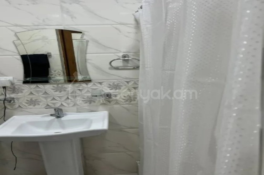 2 Սենյականոց Բնակարան Քարե Շենքում, 65քմ, 3/5 հարկ, Կապիտալ Վերանորոգված