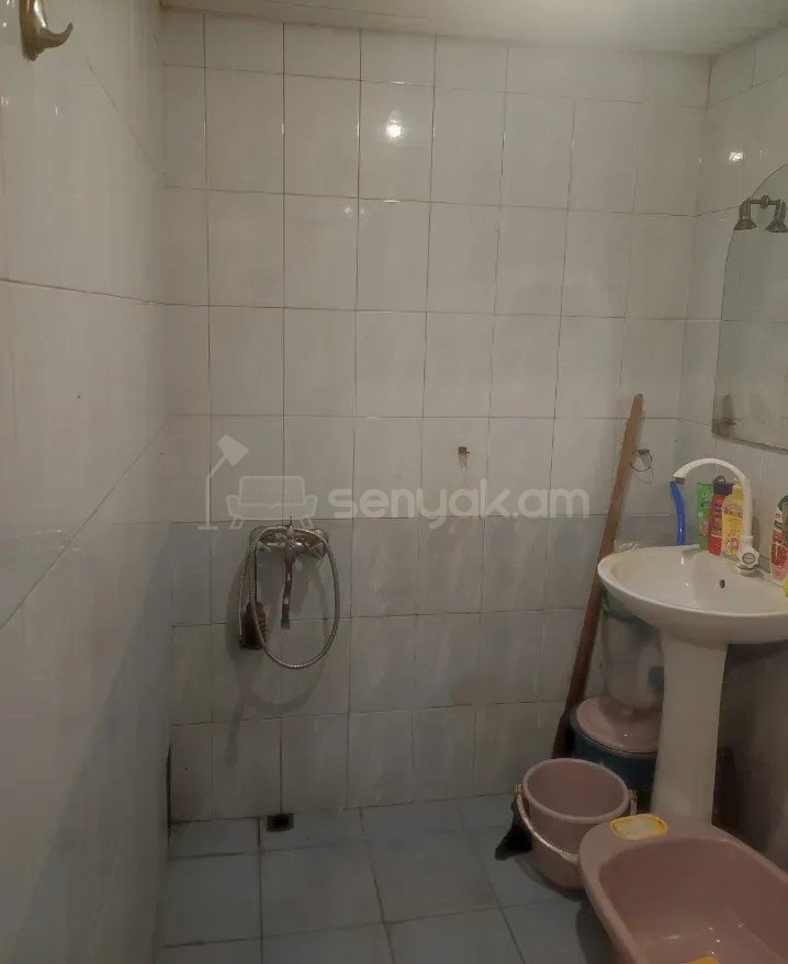 1 Սենյականոց Բնակարան, 33քմ, 3/5 հարկ, Կոսմետիկ Վերանորոգված