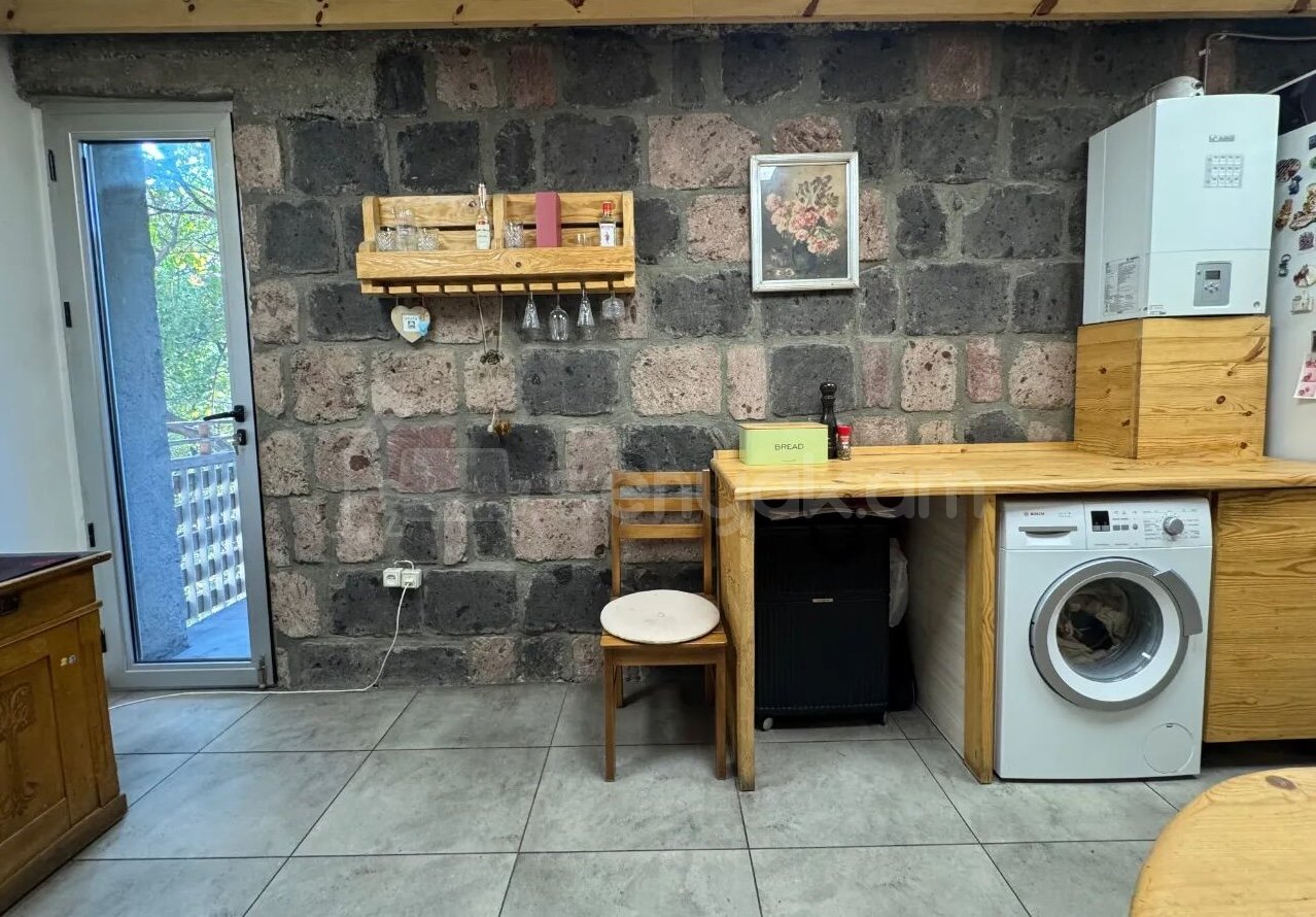 2 Սենյականոց Բնակարան Քարե Շենքում, 56քմ, 3/6 հարկ, Դիզայներական Վերանորոգված